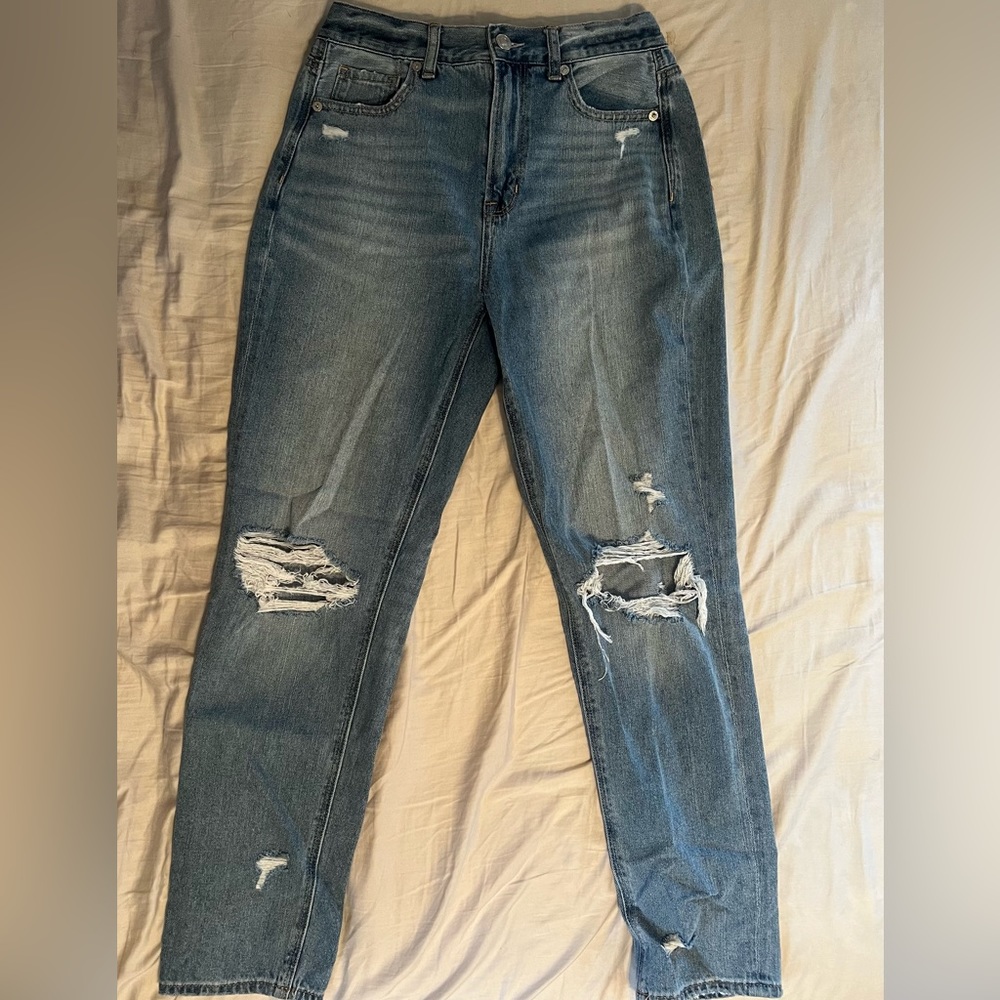 American Eagle distressed mom jean